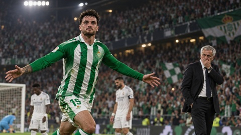 Troy Parrott ghi bàn quyết định giúp Betis đánh bại Real Madrid của Mourinho