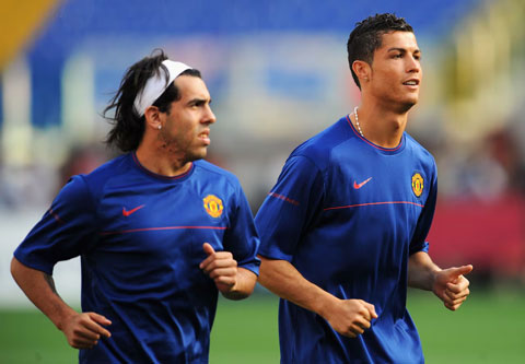 Tevez từng chơi bên cạnh Ronaldo tại MU
