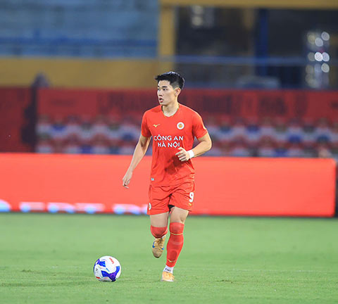 HLV Kim Sang Sik chỉ có 5 ngày để hoàn thiện chiến thuật cho trận mở màn với Philippines ở FIFA ASEAN Cup. Ảnh: Minh Tuấn