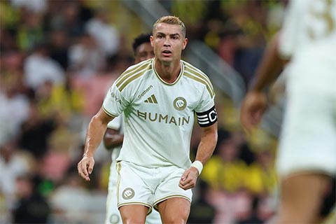 Cristiano Ronaldo "vô hại" trước Al Ittihad khi Al Nassr thua trận đầu tiên ở mùa giải mới
