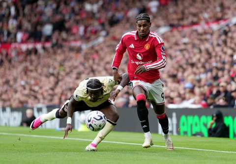 Rashford rất có duyên với mành lưới Everton