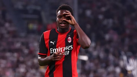 Cisse mở điểm khi vào sân từ băng ghế dự bị