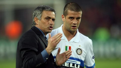 Thầy trò Mourinho - Chivu có mùa giải 2009/10 thần thánh