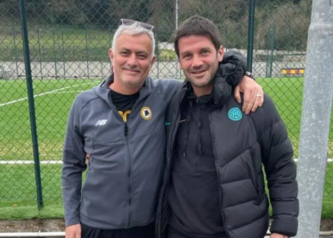 Chivu đến thăm Mourinho khi ông dẫn dắt Roma