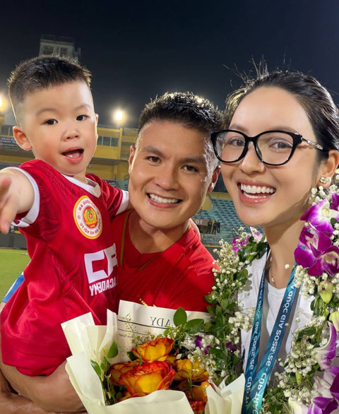 Gia đình của Quang Hải. Ảnh - FBNV