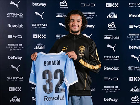 Bouaddi là "bom tấn" của Man City nhưng chưa có trận đá chính