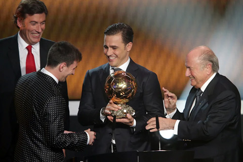 Cannavaro đoạt Quả Bóng Vàng nhờ vô địch World Cup 2006