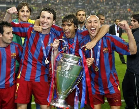 Van Bronckhorst (dấu X) cùng Barca giành danh hiệu Champions League mùa 2005/06. Ảnh: The Sun