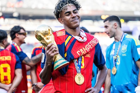 Lamine Yamal vừa vô địch La Liga vừa vô địch World Cup