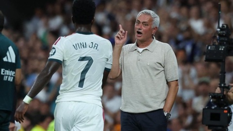 Diomande sẽ thổi luồng gió mới vào hàng tiền đạo của Mourinho