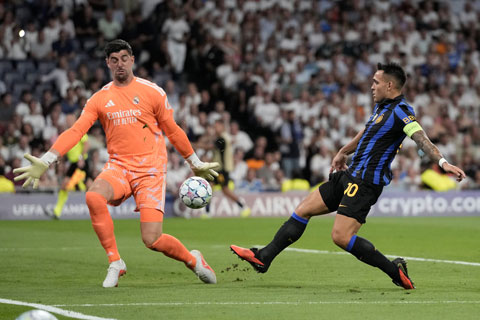 Real không thể mãi dựa vào sự xuất sắc của Courtois trong khung gỗ - Ảnh: AP