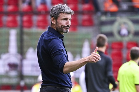 HLV Mark van Bommel sẽ không dành sự ưu ái cho Courtois, dù anh rất tài năng
