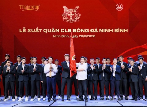 Ông Nguyễn Xuân Thành trở thành Chủ tịch danh dự CLB Ninh Bình. Ảnh: NBFC