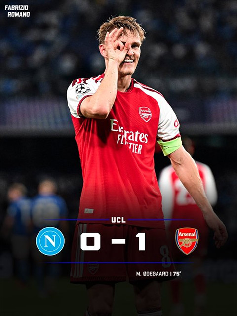 Arsenal có chiến thắng nhẹ nhàng trên sân của Napoli