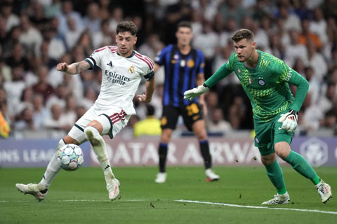 Martinez mắc sai lầm giúp Valverde có bàn