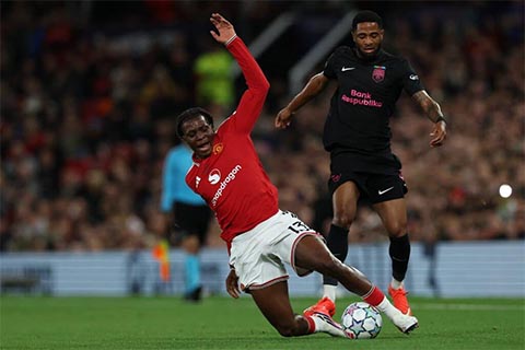 Dorgu là lựa chọn cho vị trí hậu vệ trái đáng được Carrick cân nhắc