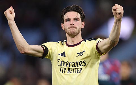 Declan Rice đang trở về với vai trò số 6 tại Arsenal