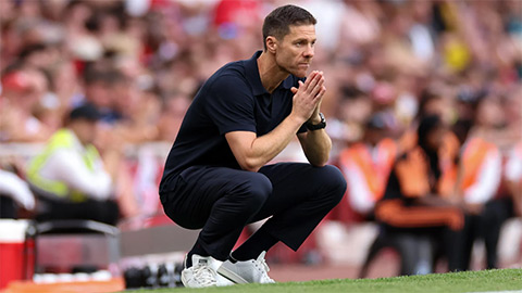 Alonso vẫn chưa thể khắc phục được hàng thủ lỏng lẻo của Chelsea