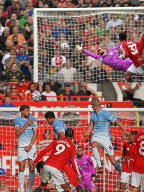 MU đã có 4 cú dứt điểm trúng khung gỗ từ đầu mùa (cao nhất Premier League) và 2 trong số đó đến ở trận Derby Manchester