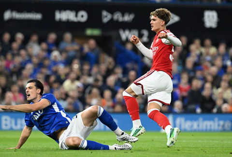 Dowman đang cực kỳ kiên nhẫn chờ đợi những cơ hội ra sân ít ỏi tại đội một Arsenal