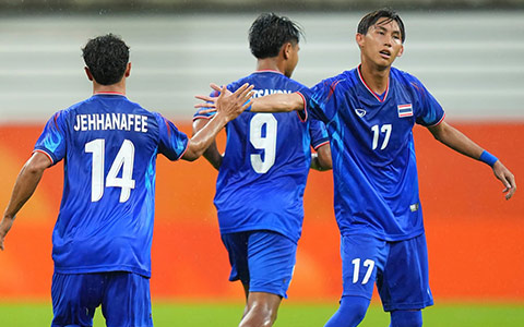 Niềm vui của U23 Thái Lan sau chiến thắng ngược dòng ấn tượng trước U23 Kyrgyzstan - Ảnh: Changsuek 