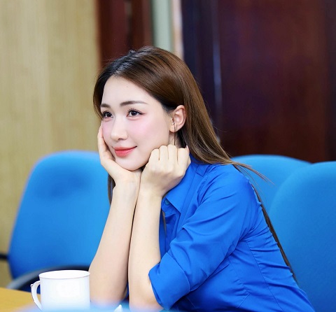 Hòa Minzy tại hội nghị Ủy ban Trung ương Hội Liên hiệp Thanh niên Việt Nam - Ảnh Facebook cá nhân