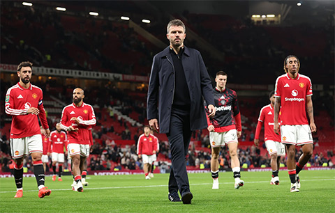 HLV Carrick và các học trò thua ngược đau đớn trước Brighton