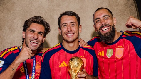 Ngoài hai vị trí bất khả xâm phạm của Oyarzabal và Ferran Torres, La Roja cần một tiền đạo mới thay Iglesias. Ảnh: AS