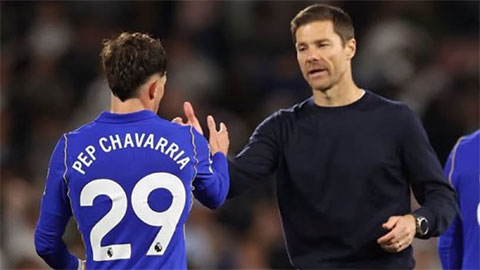 HLV Alonso được khuyên nên dùng Chavarria thường xuyên hơn - Ảnh: getty images