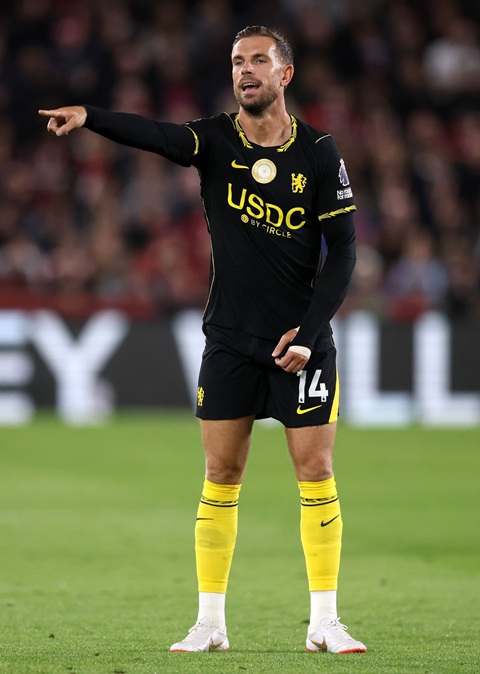 Henderson cầm nhịp khá tốt hàng tiền vệ Chelsea trong hiệp một trận gặp Brenford