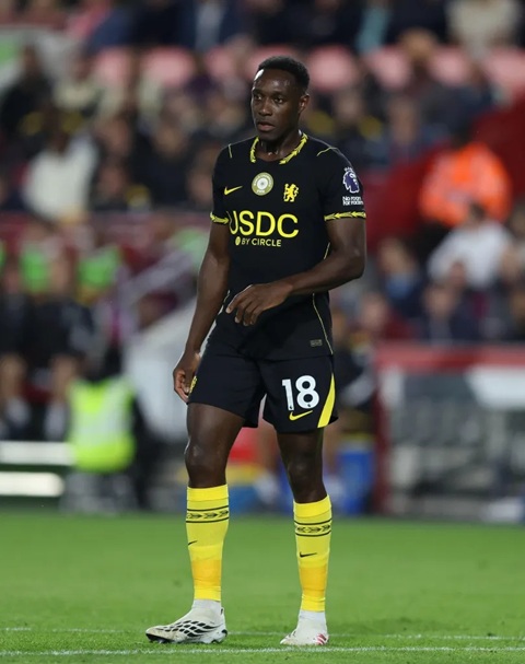 Danny Welbeck lộ dấu hiệu tuổi tác khi sắm vai tiền đạo của Chelsea