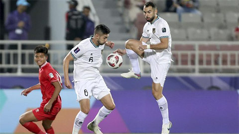 Jordi Amat (bên phải) là trụ cột của Indonesia