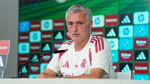 Mourinho từ chối so sánh Real Madrid với Barca