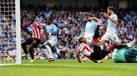 Nhưng Man City phòng ngự có vấn đề, đặc biệt ở khâu phòng ngự từ xa