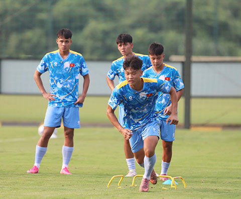 U17 Việt Nam có buổi tập đầu tiên đầy đủ quân số