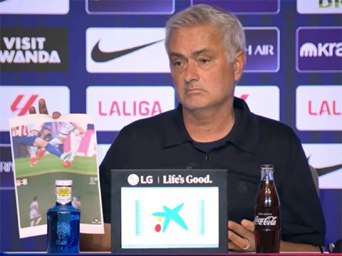Mourinho cho rằng Real Madrid đang bị xử ép