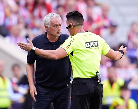 Mourinho rất không hài lòng với công tác trọng tài - Ảnh: getty images