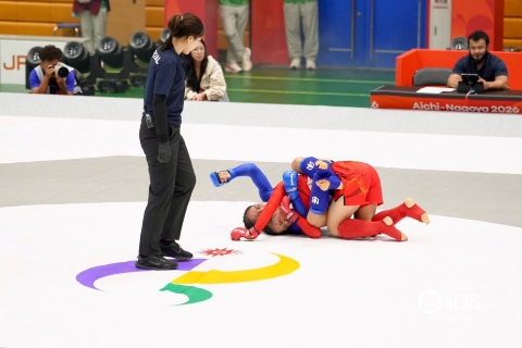 Tại ASIAD 20, MMA không thi đấu trong lồng bát mà là thảm mở - Ảnh: Thùy Linh