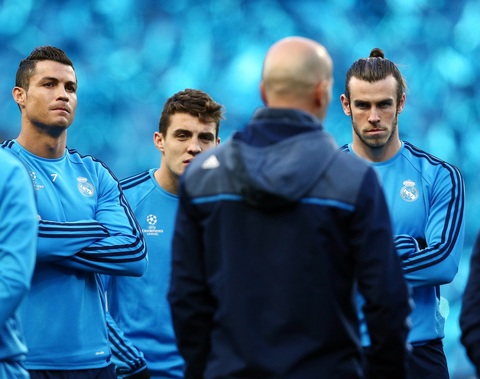 Zizou thành công ở Real Madrid do tài năng hay do trong tay có quá nhiều sao?