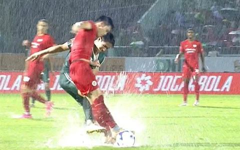 Tấn Sinh nhận án kỷ luật nội bộ sau tình huống đá xấu Đình Bắc 