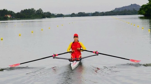Tuyển thủ Phạm Thị Huệ của môn rowing. Ảnh: Bùi Lượng 
