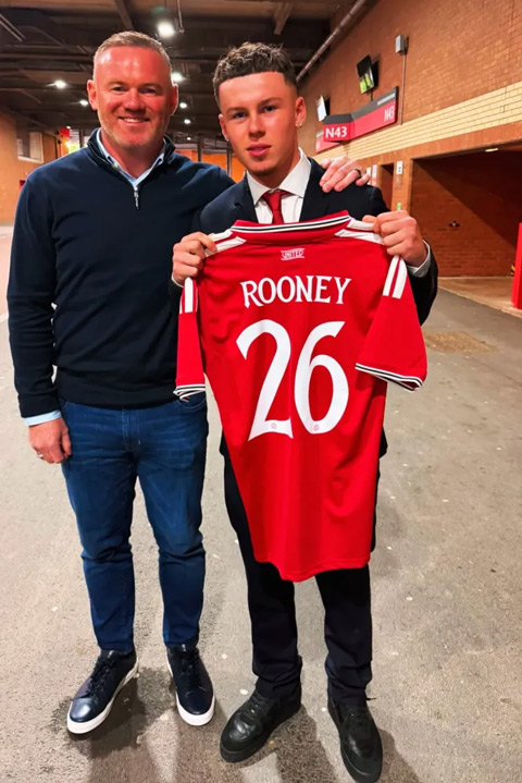 Kai, con trai của Rooney, từng có thời gian thi đấu với JJ Gabriel ở đội trẻ MU
