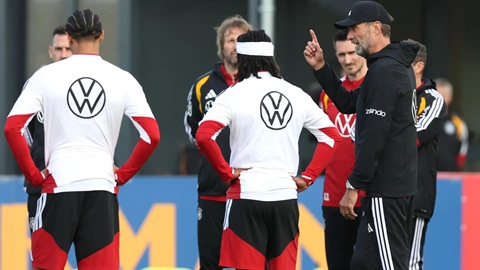 Klopp yêu cầu các cầu thủ không được cắt tóc ở trung tâm huấn luyện