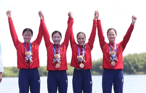 Các tay chèo Việt Nam giành HCĐ tại ASIAD 2026. Ảnh: Bùi Lượng
