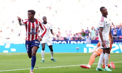 Jonathan David vừa ghi bàn trong trận derby với Real Madrid. Ảnh: Yahoo Sports