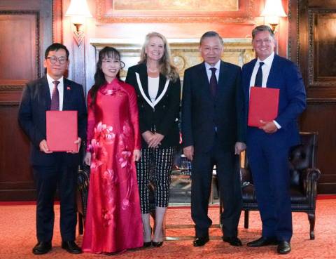 Vietjet và SpaceX trao thỏa thuận hợp tác đưa internet tốc độ cao lên các chuyến bay của hãng trước sự chứng kiến của Tổng Bí thư, Chủ tịch nước Tô Lâm