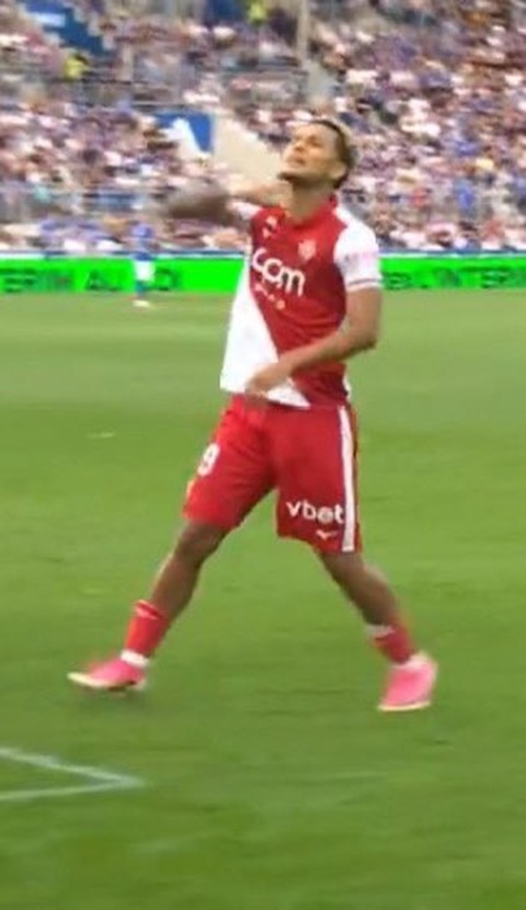 Paris Brunner với pha ăn mừng gây tranh cãi ở trận đấu giữa Monaco và Strasbourg tại vòng 4 Ligue 1