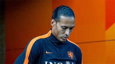 Van Dijk là chỗ dựa cho các cầu thủ trẻ
