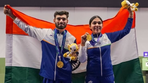 Suruchi Singh và Kamaljeet của Ấn Độ giành HCV nội dung 10m súng ngắn hơi đồng đội nam nữ