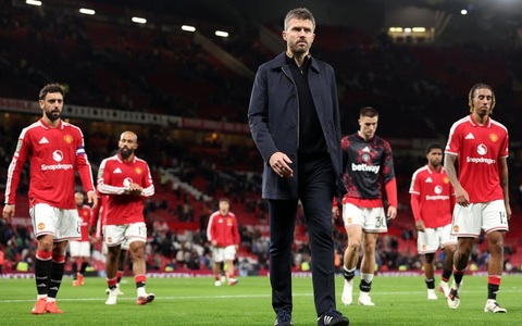 MU của HLV Michael Carrick đang thi đấu không thành công, một phần vì đội hình thiếu sự cân bằng